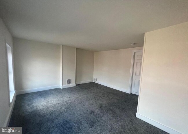 Photo - 336 Barclay St