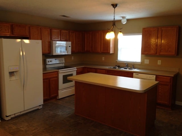 Photo - 128 Willowbend Ln
