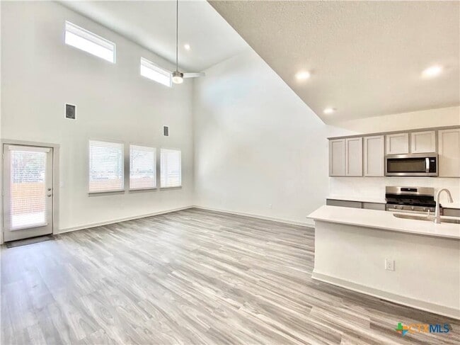 Photo - 100 Geminiflora Bend