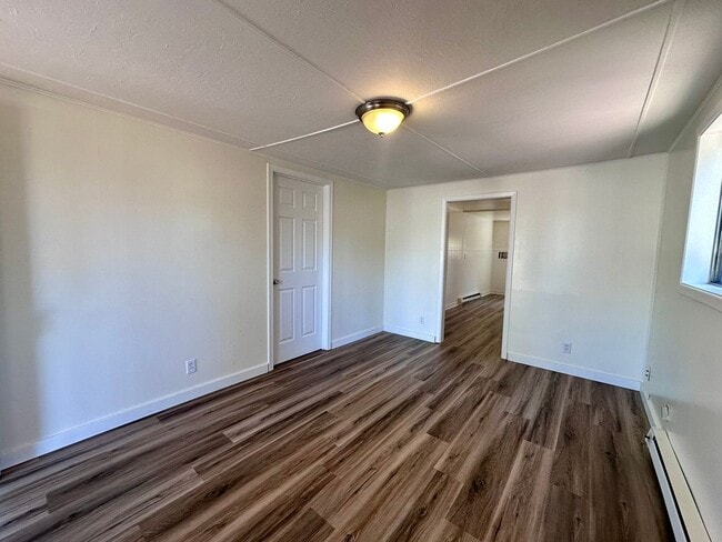 Charming Two Bedroom - Charming Two Bedroom House
