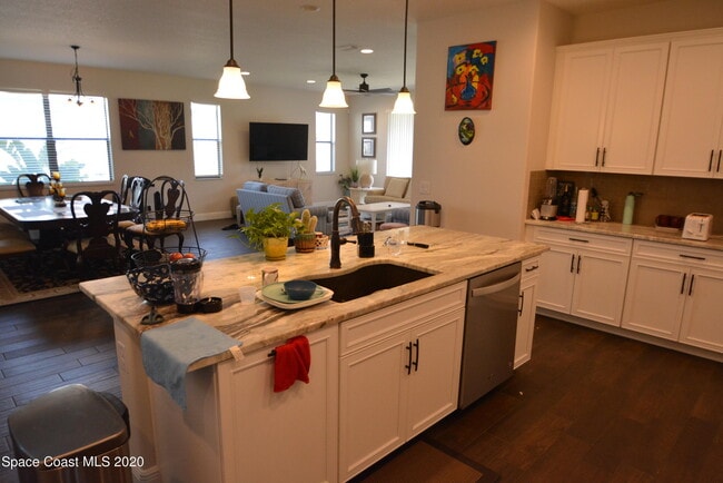 Photo - 7594 Poulicny Ln