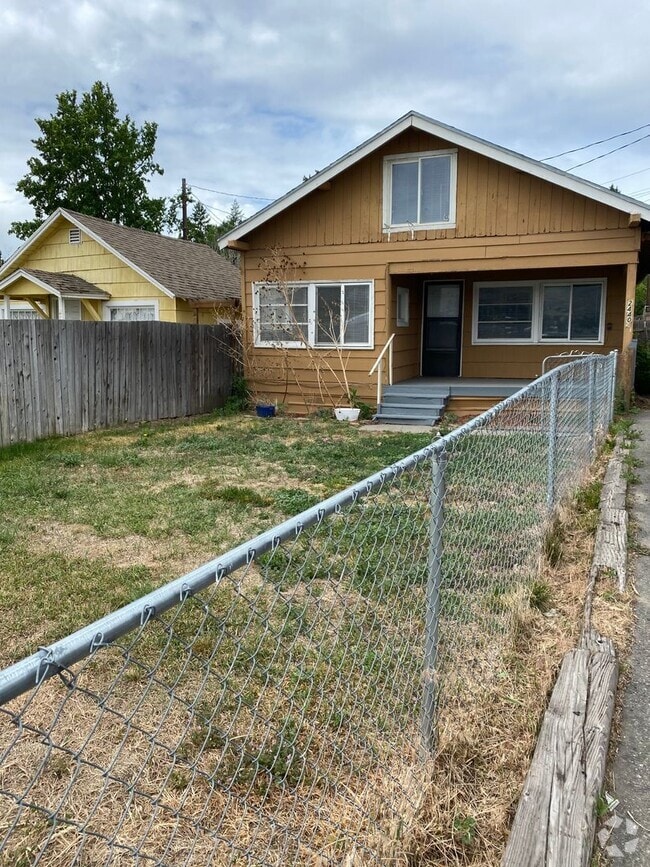 Building Photo - 2440 Chatham Hill Dr Rental