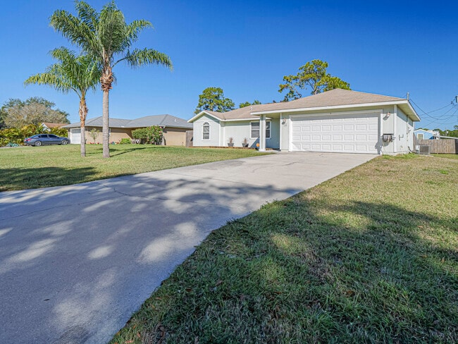 Photo - 756 18th Pl SW