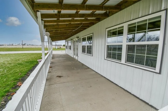 Photo - Single family home with BARN/SHOP - Flora,...