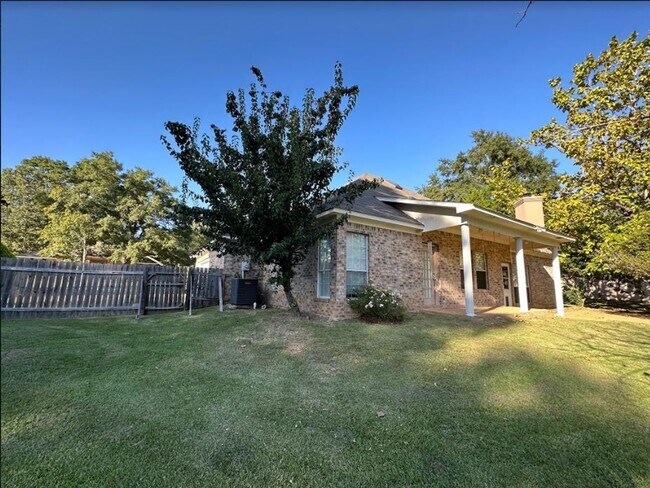 Photo - 2206 Pinehaven Dr