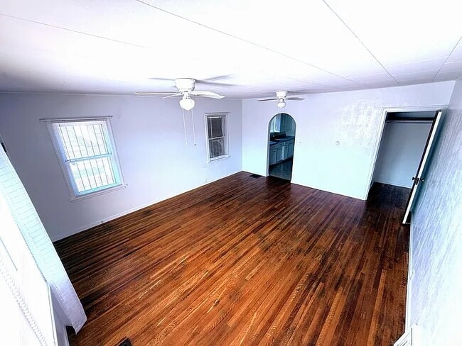 Photo - 1315-1317 E 4th St Unit 1315