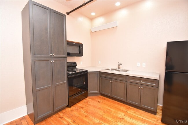 Photo - 170 Court St