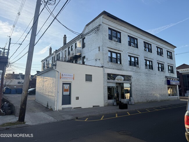 Building Photo - 56 Main St Unit 6