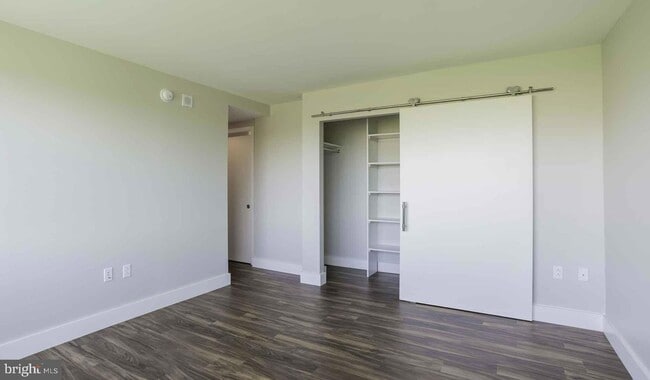 Building Photo - 2200 Benjamin Franklin Pkwy Unit 0B-E1601 Rental