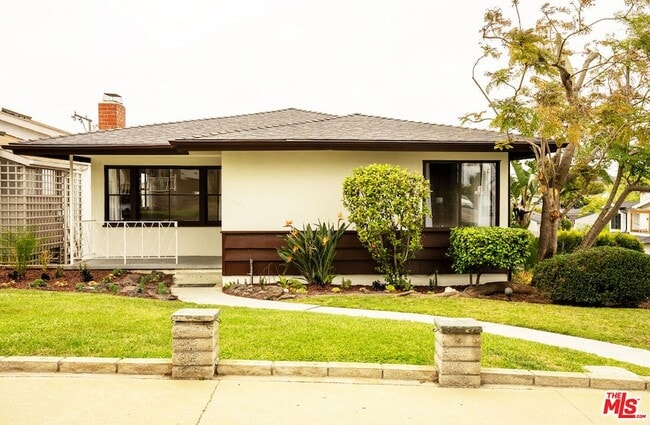 Building Photo - 443 Lomita St