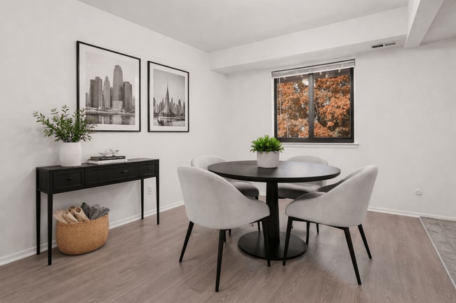 Photo - Lafayette Park Place - Detroit, MI