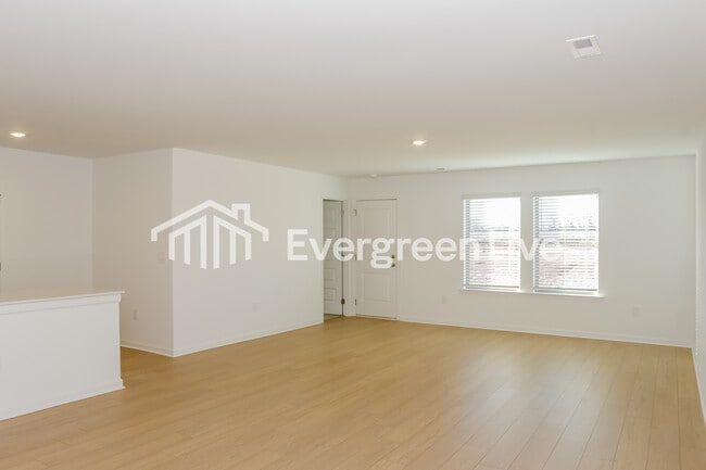 Photo - 178 Labrador Ln