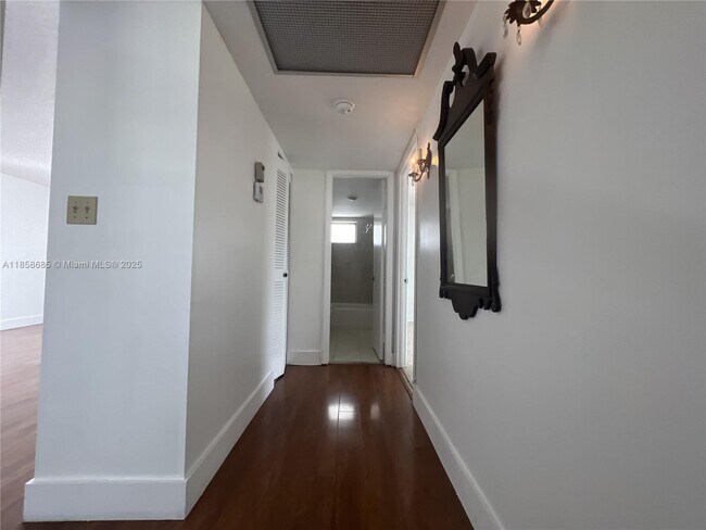 Photo - 3750 NE 170th St Unidad 400
