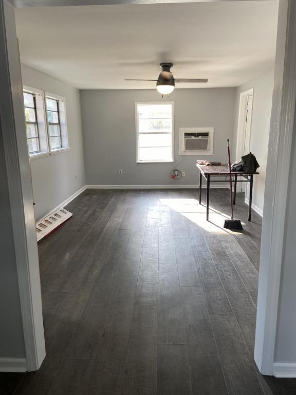 Photo - 112 W Walnut St