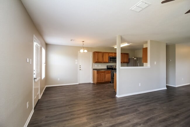 Photo - 717 Lovern St