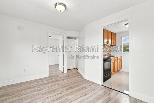 Building Photo - 1220 N 16th Ct Unit 5