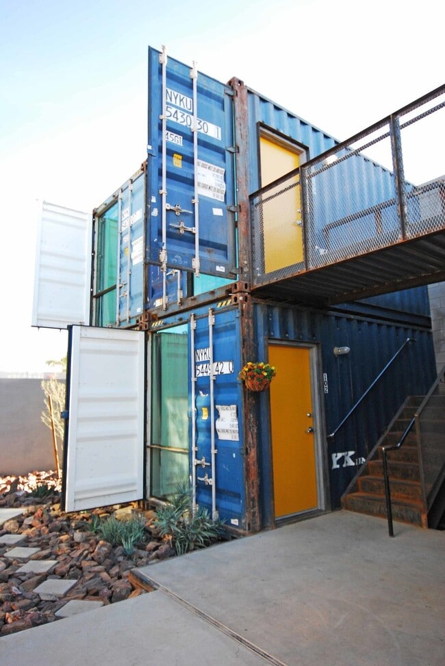 Photo - Containers on Grand Unit 1160