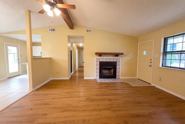 Photo - 908 Hackberry St