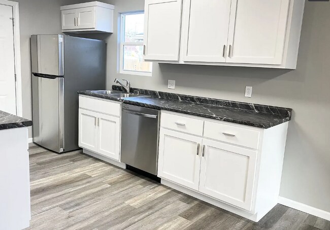 Building Photo - Newly renovated adorable 3 bedroom house c... Unit 1840 Rosemont Drive Fort Wayne, IN 46808