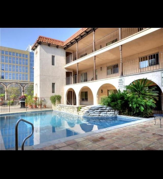 Building Photo - 505 W 7th St Unit 109