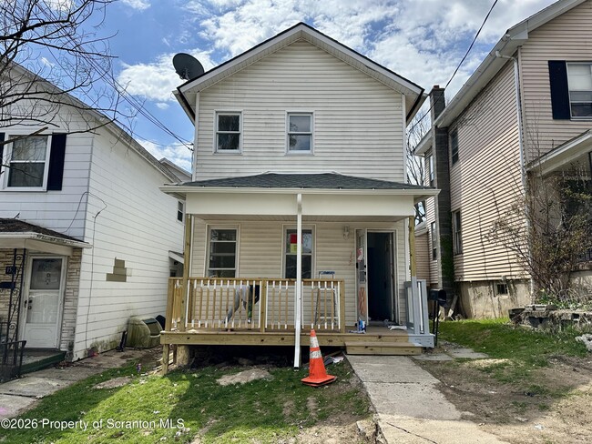 Building Photo - 159 Reynolds St