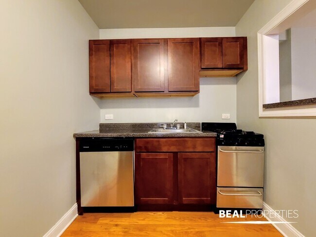 1347 N Dearborn