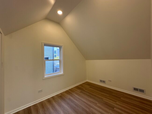 Photo - 2037 N Damen Ave Unidad Coach House