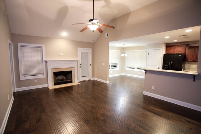 Photo - 717 Elm St