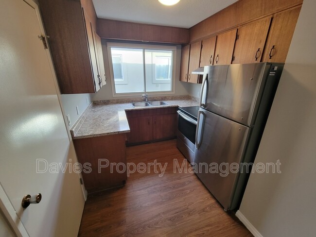 Photo - 10531-10154 154 St