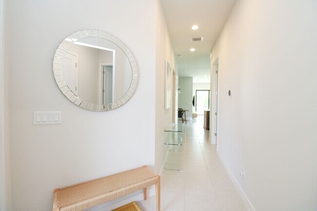 Photo - ***ANNUAL FURNISHED OR UNFURNISHED***AVAIL...