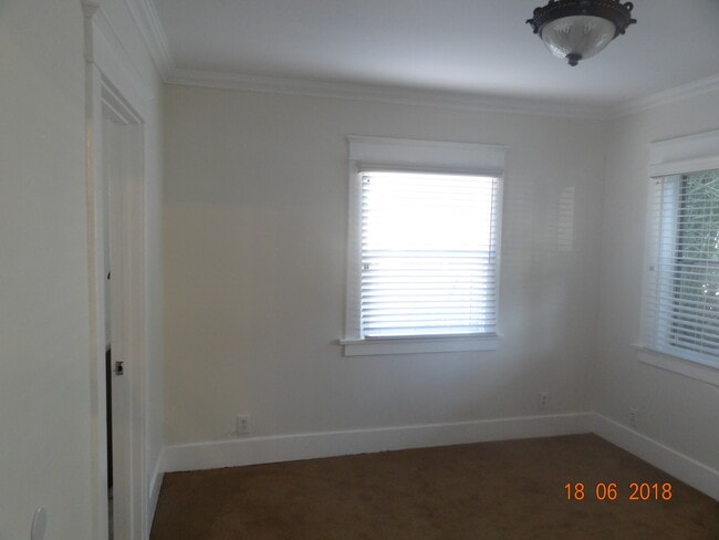 dormitorio #1 - 621 W Queen St