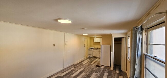 Building Photo - 330 W State St Unit 2