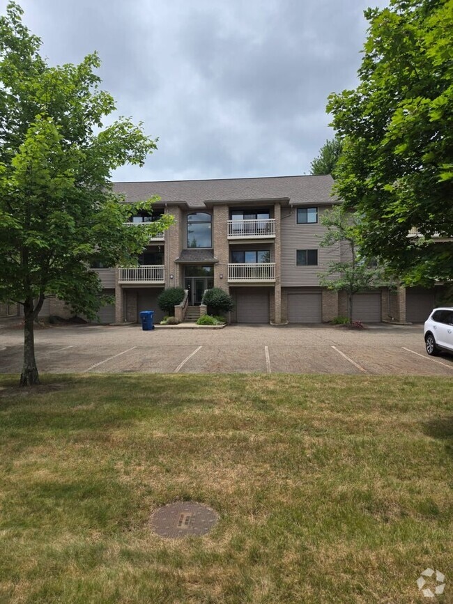 Building Photo - 3800 Rosemont Blvd Rental