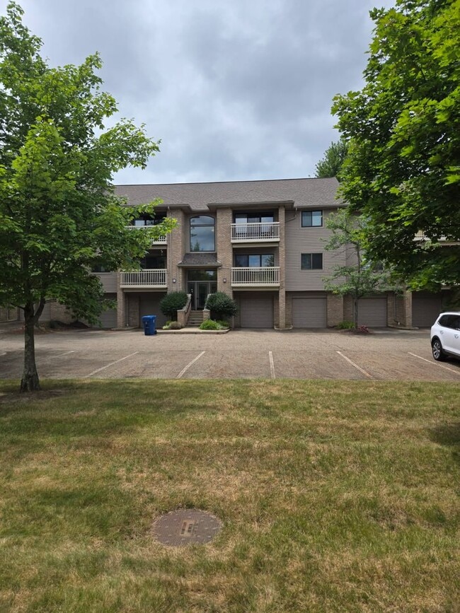Building Photo - 3800 Rosemont Blvd Rental