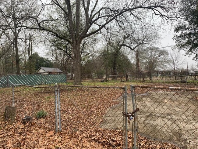 Photo - 2200 Darien St