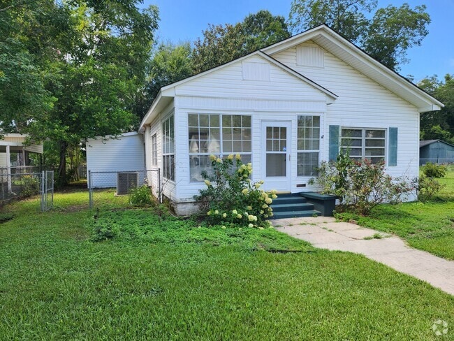 Building Photo - 404 Dubose St Rental