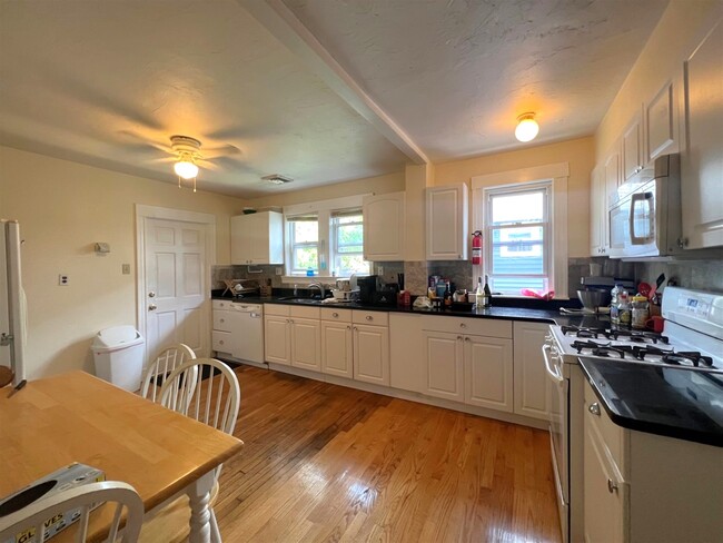 Photo - 119 Albion St Apartments Unit 2