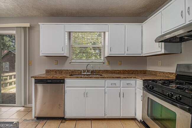 Photo - 5913 Summerglen Ln