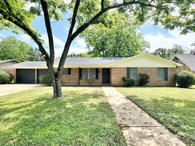Tour Today! Stunning 3 Bedroom 2 Bath Remo... - Tour Today! Stunning 3 Bedroom 2 Bath Remo... House