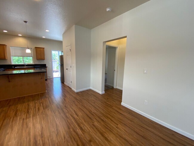 1011 Coburg Rd Unit 1011co