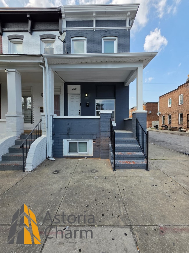 Building Photo - Fully Renovated 3 Bed 3 Bath End Unit Rowhome with Den, Ensuite and Finished Basement