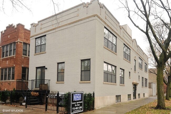 Photo - 2305 W Waveland Ave Unidad 1W