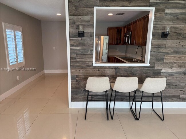 Photo - 211 W 33rd St