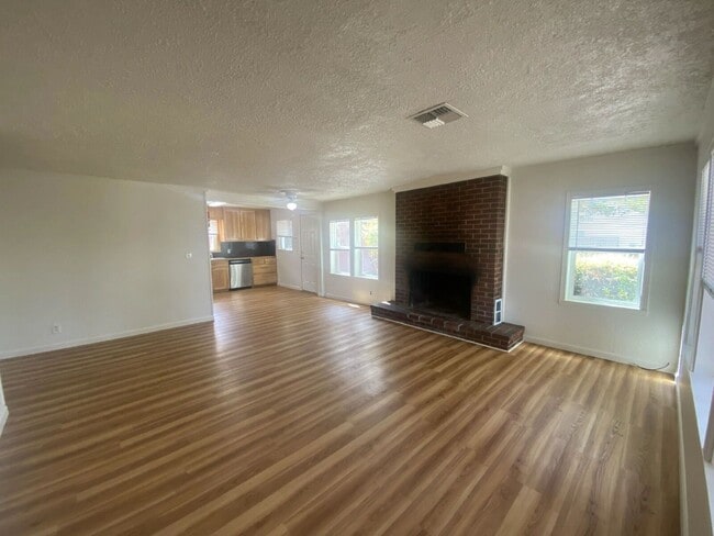 Photo - 310 Gregory Dr