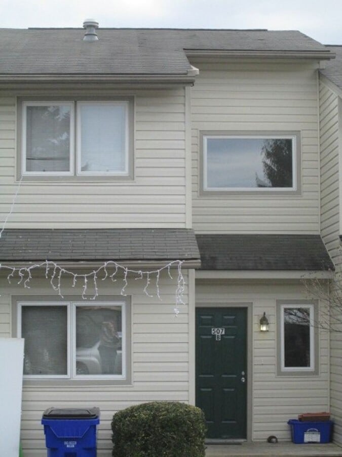 4 Bedroom 2.5 Bath Townhouse - 4 Bedroom 2.5 Bath Townhouse