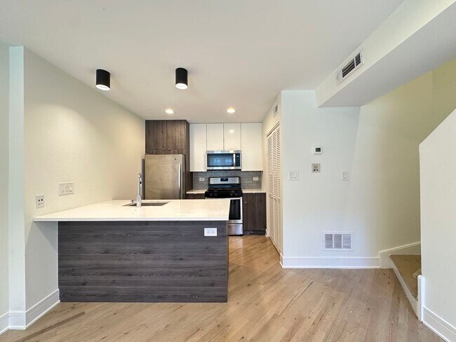 843 W Grace St Unit 201B