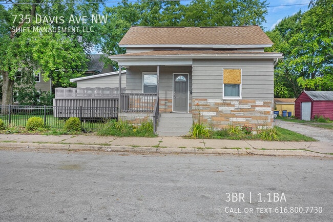 Building Photo - 735 Davis Ave NW