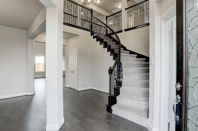 Photo - 12923 Lott Ave