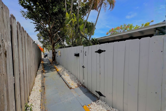 Photo - 817 NE 19th Ave