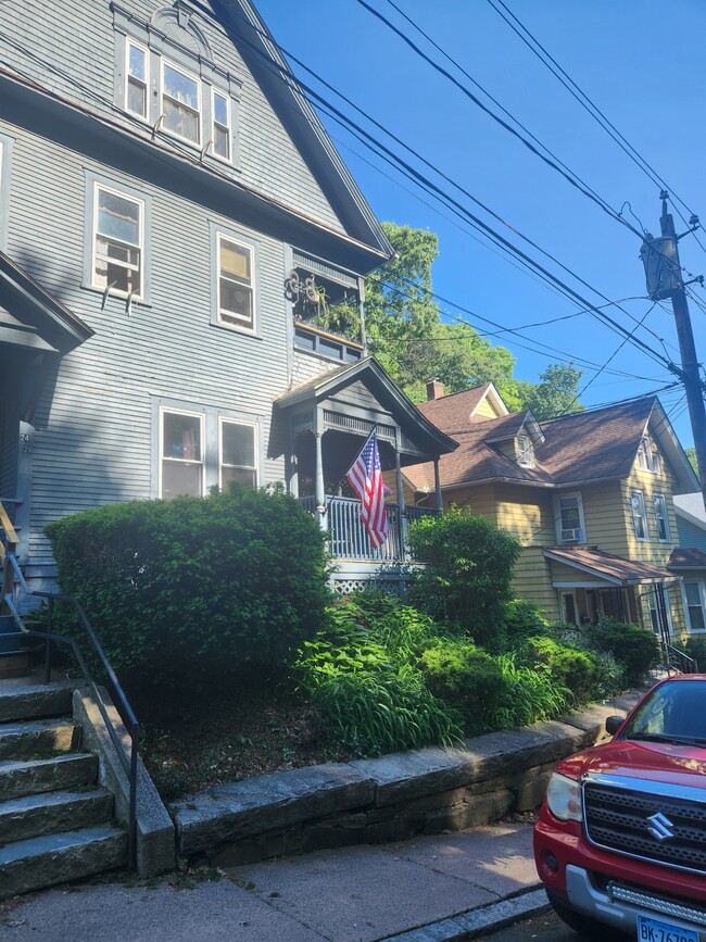 Building Photo - 24 N Park St Unit #4 Rental